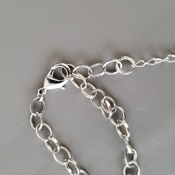 Jewelry Neckace and Earrings 2 pairs - Picture 6 of 7